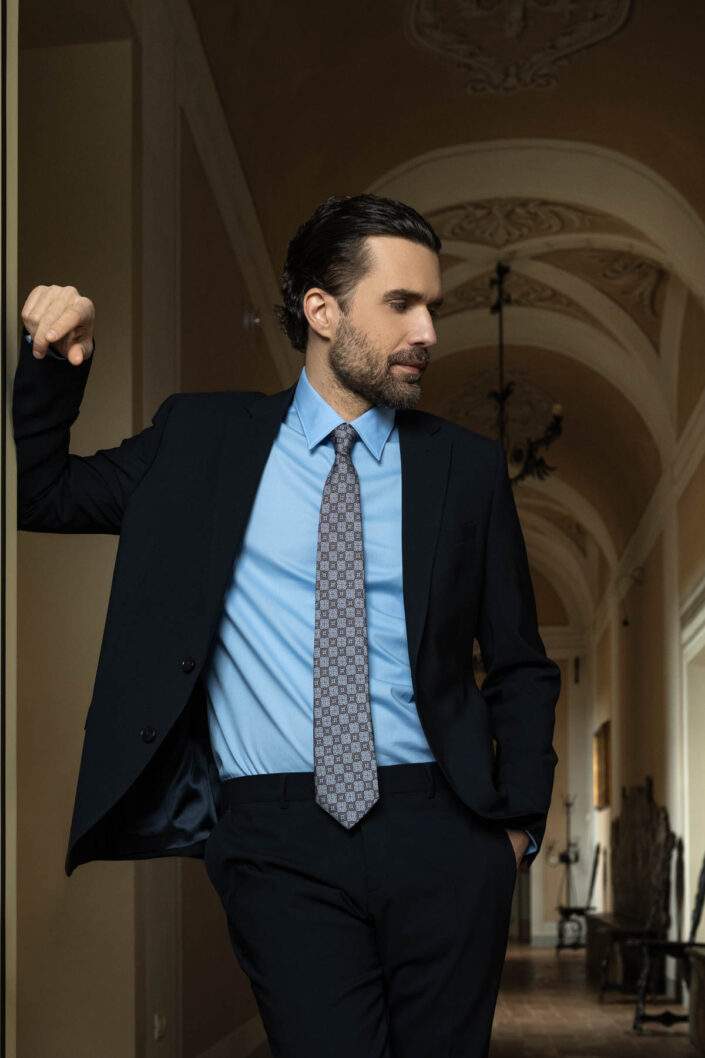 foto-cravatta-uomo-elegante-pubblicità